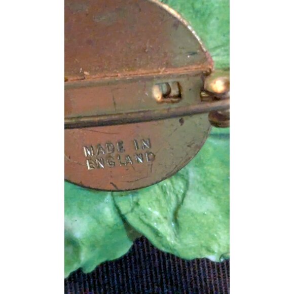 Hand-Painted Porcelain Rose Pin Brooch Pink Green Floral Design Made in England - Picture 5 of 6